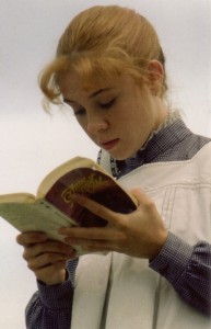 anne-of-green-gables-reading1